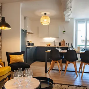 Duplex Contemporain Dans Maison Du Xviieme Siecle , Fougères France